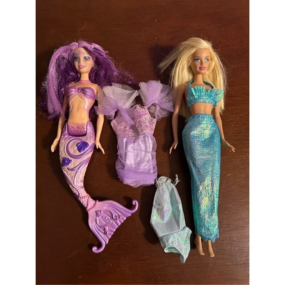 Vintage Set of 2 Barbie’s with 2 outfits
